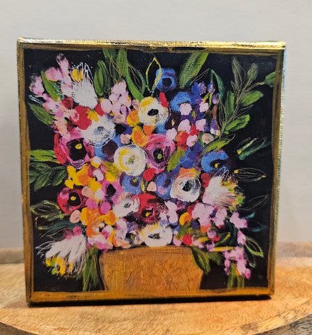 Gold Vase 4x4